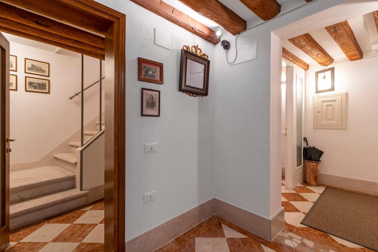 ヴェネツィアSan Silvestro Houseアパートメント エクステリア 写真